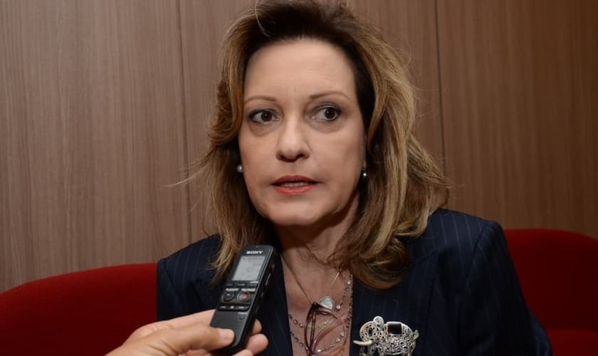 O Conselho Nacional de Justiça pediu aos cartórios do país para não sacramentarem novas uniões com mais de duas pessoas. (Foto: Reprodução).