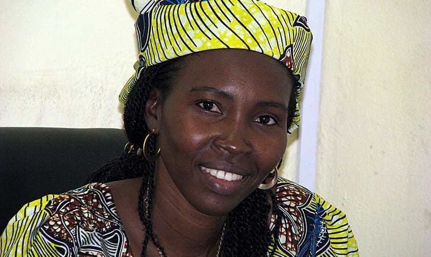 Zoutene teme por seus entes queridos, mas continua a se fortalecer por meio da Bíblia. (Foto: Reprodução).