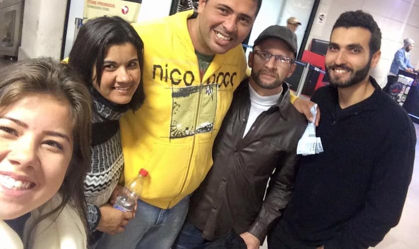 O rapaz foi convidado para uma conversa, mas ele deu de ombros recusando o convite. (Foto: Notícias Adventistas).