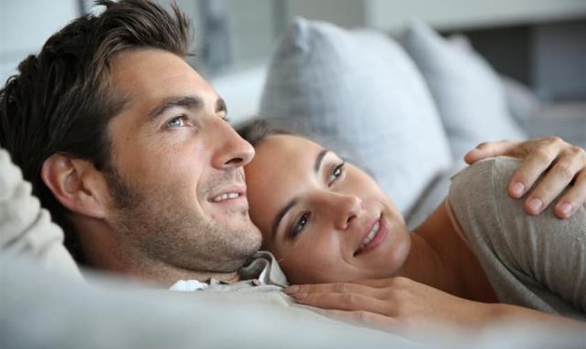 A comunicação respeitosa é fundamental para a felicidade no casamento. (Foto: Getty)