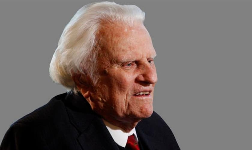 Billy Graham é um dos mais conhecidos evangelistas da atualidade. Aos 97 anos, o pastor continua escrevendo artigos e compartilhando do Evangelho com o apoio de sua equipe ministerial. (Foto: Associação Evangelística Billy Graham)