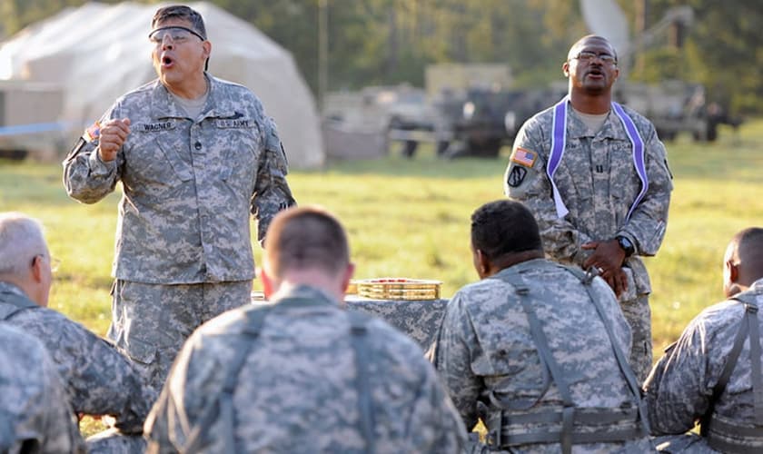 Desde seu afastamento do serviço militar, Gordon tem liderado o ministério “Pray In Jesus Name”. (Foto: US Army)