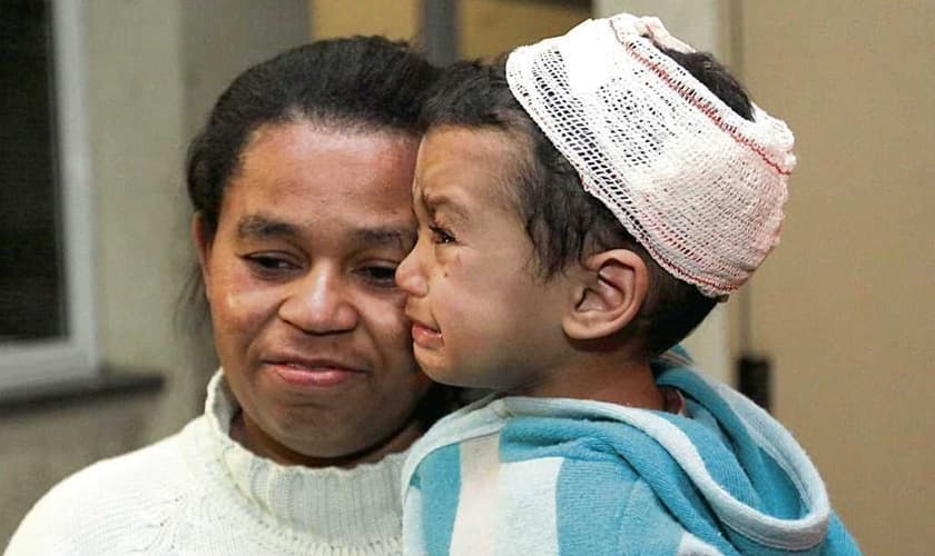 Vera Lúcia de Lima Jesus, 37, se desesperou ao ver dois de seus quatro filhos soterrados pelos escombros. (Foto: Claudinei Plaza/DGABC)