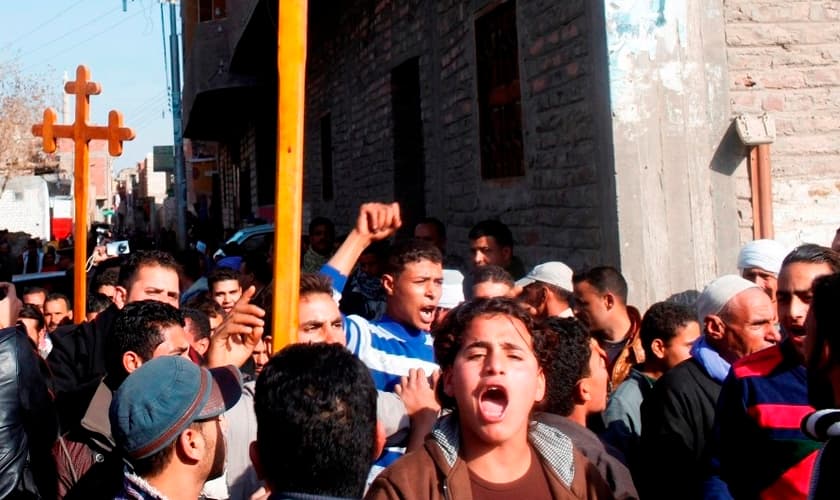 Em resposta ao desaparecimento dos homens, o “Bíblias para o Oriente Médio” lançou uma oração com 100 horas de jejum. (Foto: Reprodução).