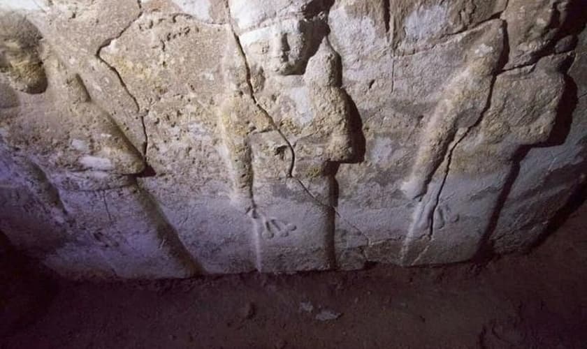 Escultura de pedra de uma semideusa, que era objeto de adoração do rei Senaqueribe. (Foto: Jérémy André)