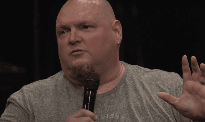 O pastor Robby Dawkins testemunhou a história de seu filho na igreja Bethel. (Foto: Reprodução).