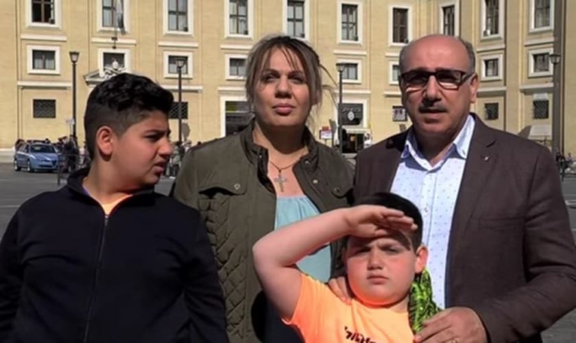 Família de Bashar Alsaqat. (Foto: Facebook)