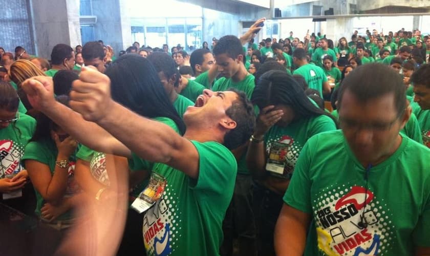 Para o pastor, o batismo no Espírito Santo depende da busca da pessoa. (Foto: Reprodução).