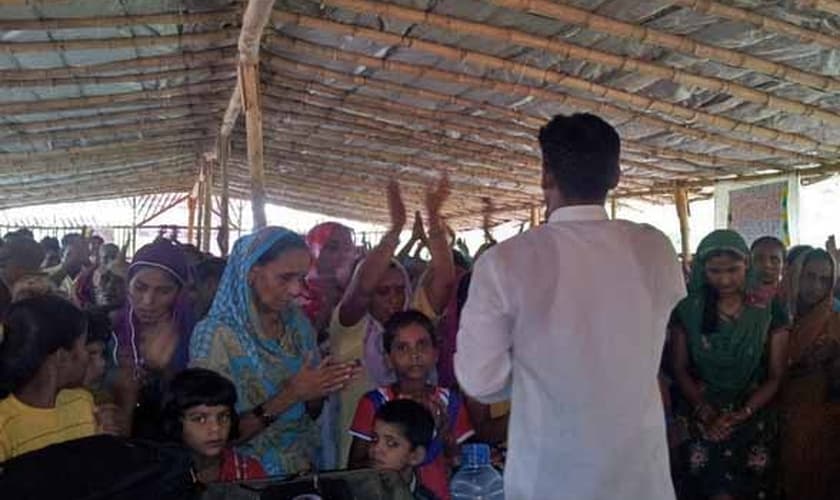 A polícia invadiu a igreja do pastor e chegou a agredir os membros. (Foto: Reprodução).