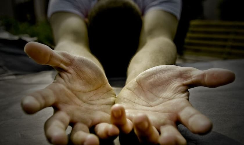 Mãos estendidas. (Foto: Chamada)