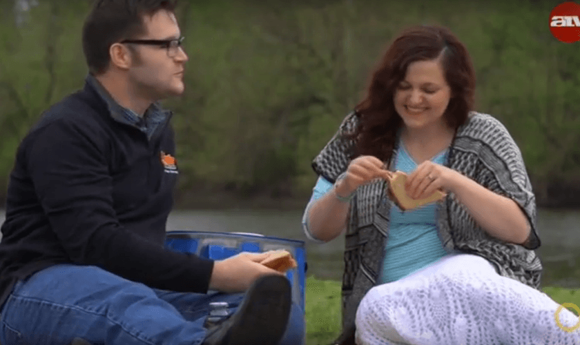O casal teve de economizar e aprender a administrar bem as finanças. (Foto: Reprodução).