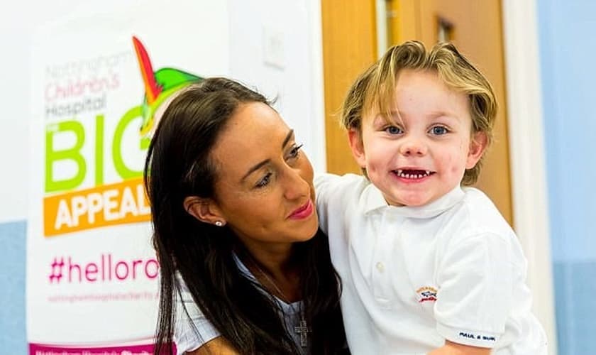 Roseann e seu filho John-Henry. (Foto: Newark Advertiser)
