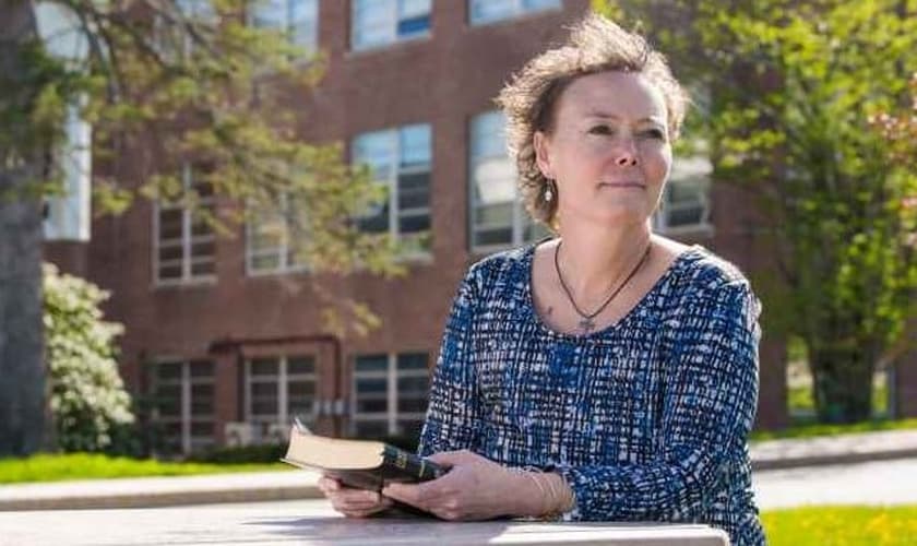 Toni Richardson é funcionária da escola de ensino médio 'Cony'. (Foto: Christian News Network)
