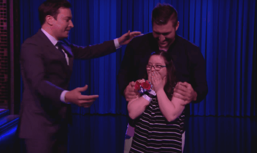 Tim Tebow tem se destacado por suas boas ações. (Foto: Reprodução).