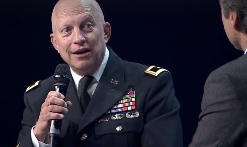 Daniel é pastor e atua como comandante do 76º Comando de Resposta Operacional da Reserva do Exército dos Estados Unidos. (Foto: Reprodução).