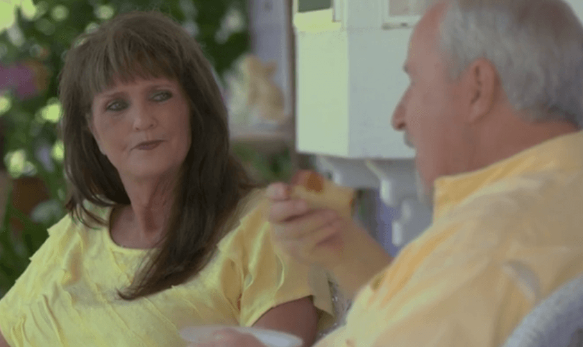 Charlotte perseverou na fé até que foi curada e conseguiu voltar a cuidar de sua família como costumava fazer. (Foto: Reprodução).