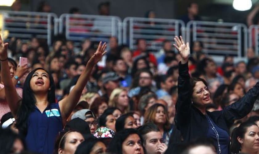 Mais de 2 mil pessoas indicaram a decisão de seguir a Jesus Cristo. (Foto: Sam Caravana/The Republic)