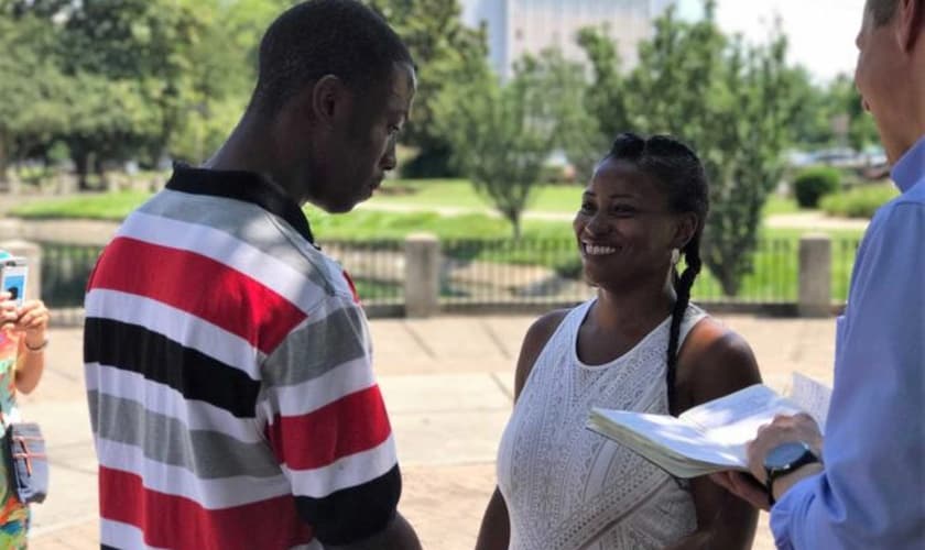 A mulher desistiu do aborto e se casou com seu namorado na mesma semana. (Foto: Vicky Kaseorg/Cities4Life)