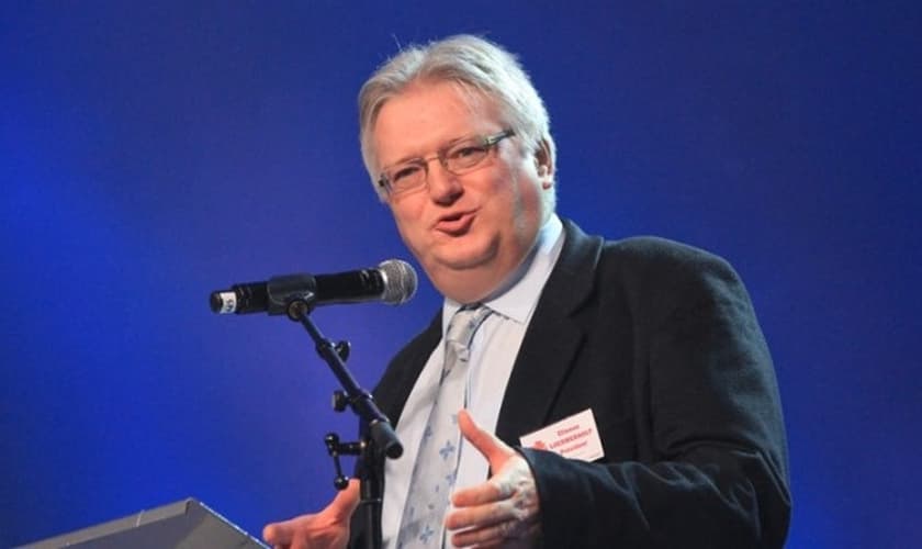 Teólogo Etienne Lhermenault. (Foto: Assemblées de Dieu de France)