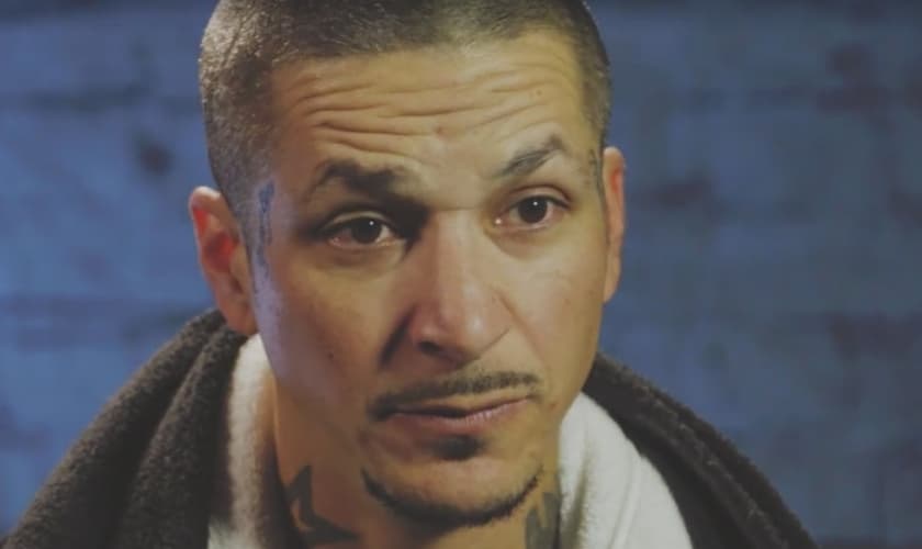 Cesar começou a usar drogas aos 15 anos e foi preso aos 17. (Foto: Reprodução).