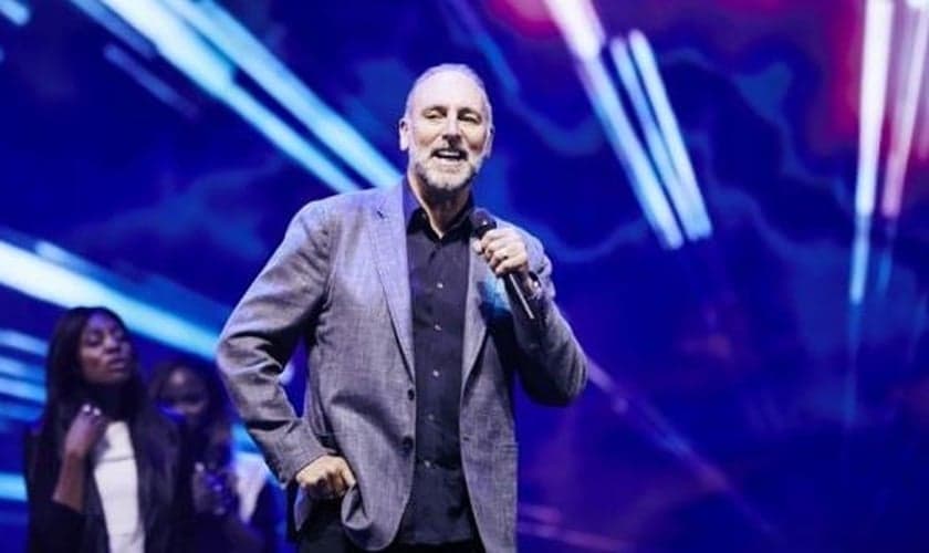 Brian Houston é o pastor sênior da Igreja Hillsong que tem sede na Austrália. (Foto: Reprodução).