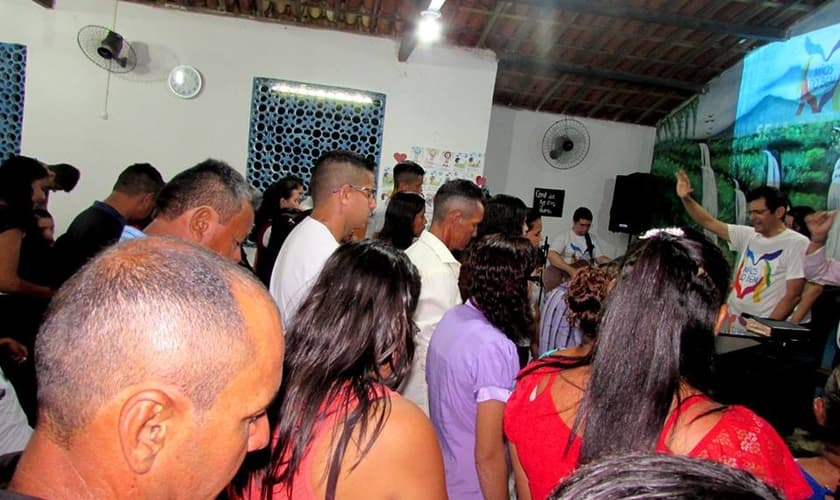 No final de cada ação é realizado um culto em gratidão a Deus. (Foto: Mãos do Bem).