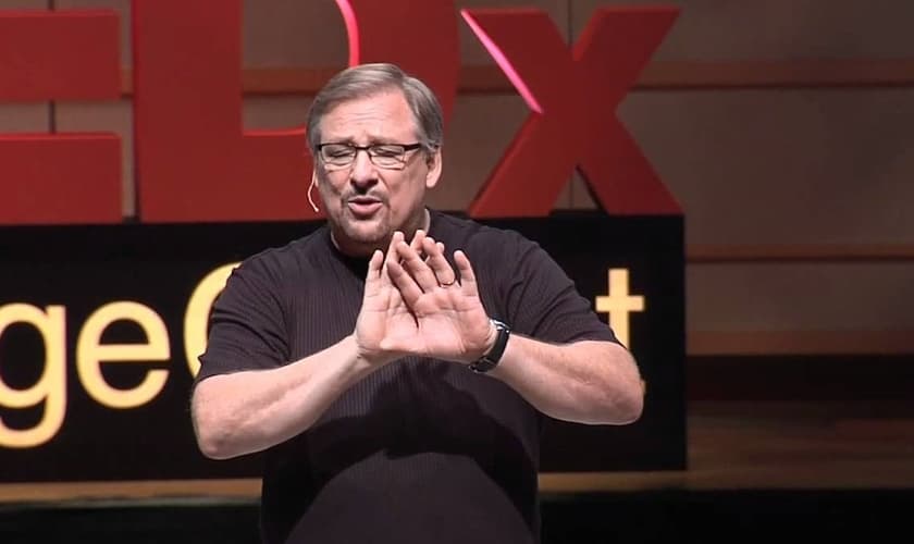 Pastor Rick Warren é líder da Igreja Saddleback, na Califórnia. (Imagem: Youtube)