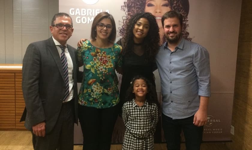 Gabriela vem encantando o público com sua voz desde os sete anos. (Foto: Assessoria).