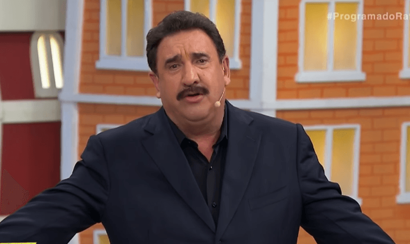 Ratinho desaprovou o artigo e defendeu os cristãos brasileiros. (Foto: Reprodução/SBT)