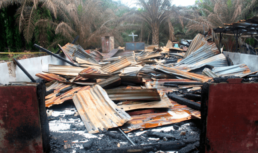 Apesar dos fortes ataques, nenhuma medida foi tomada para proteger as igrejas e os cristãos. (Foto: Reprodução).