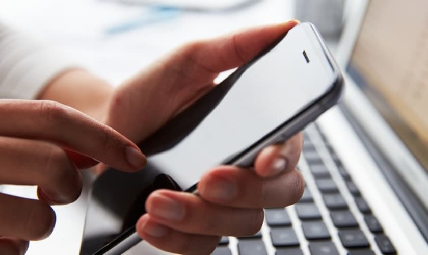 Smartphone e computador. (Foto: green4sea.com)