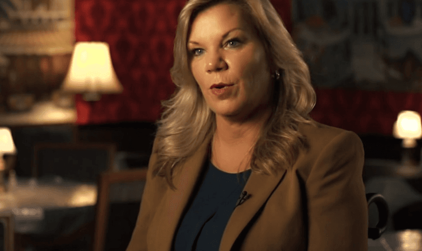 Dawn foi presa várias vezes, mas agora ajuda presidiárias em seus vícios. (Foto: Reprodução).