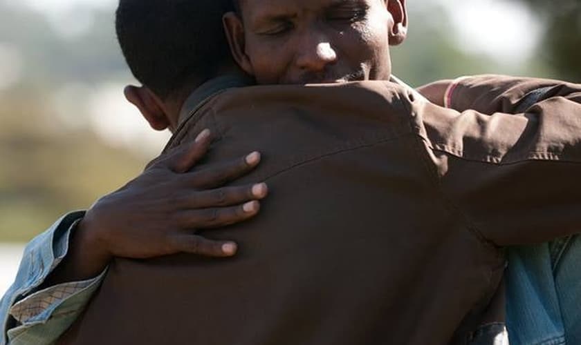 Imagem ilustrativa. Evangelista prega para tribo que matou seu filho e perdoa criminosos. (Foto: Global Disciples)