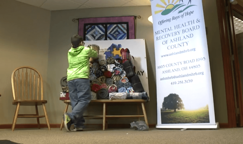 Mikah Frye desistiu de presente de Natal para ajudar moradores de rua. (Foto: Reprodução/WJW-TV)