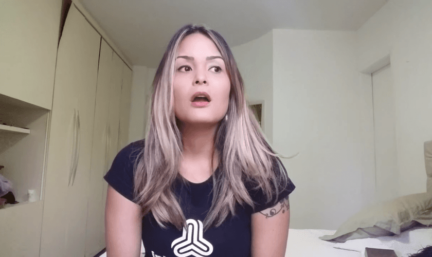 Juliana Carrasqueira chegou a se prostituir e traficar drogas, mas deixou tudo para servir a Deus. (Foto: Reprodução).
