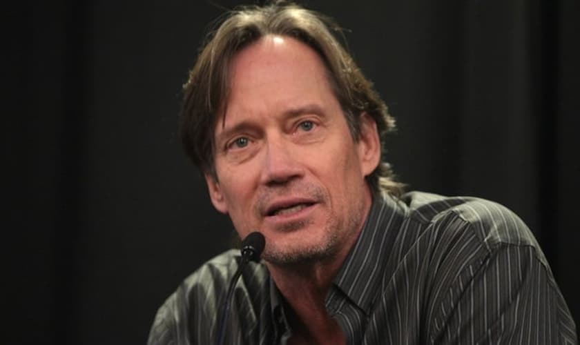 Kevin Sorbo tem usado sua audiência para fazer frente contra a prática do aborto, em Hollywood. (Foto: Reprodução).