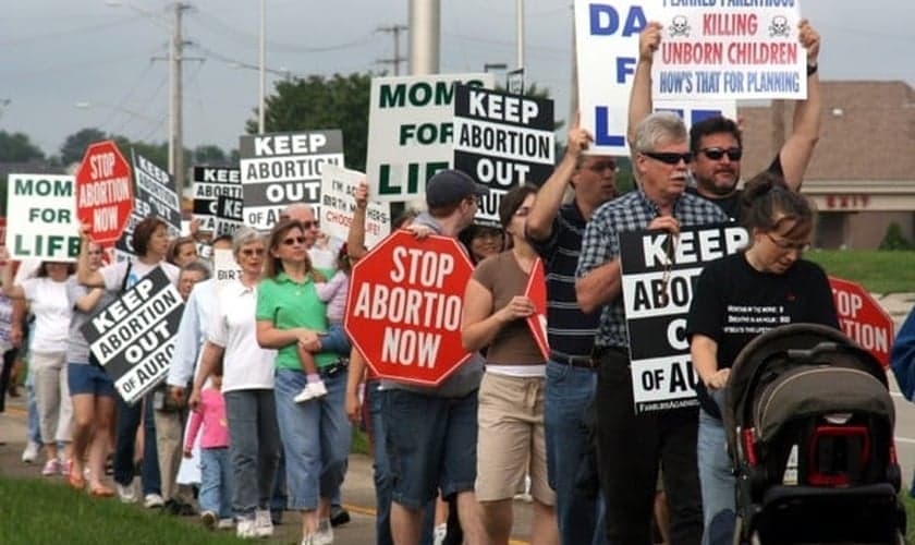 Militantes pró-vida participam de protesto contra o aborto, nos EUA. (Foto: Pro-Life Action League)