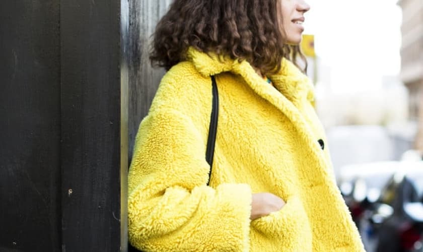 Londres mostrou que amarelo é a cor oficial da moda em 2018. (Foto: Agência Fotosite)