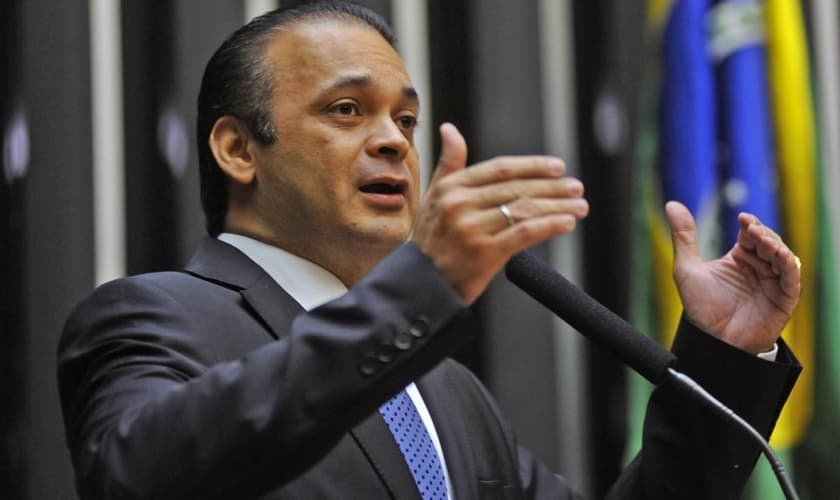 O deputado federal Roberto de Lucena discursou na sessão solene em comemoração aos 30 anos da Constituição. (Foto: Reprodução)