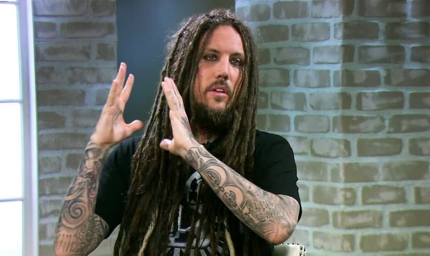 Brian compartilhou sobre a vida que ele deixou para seguir a Cristo. (Foto: Reprodução).