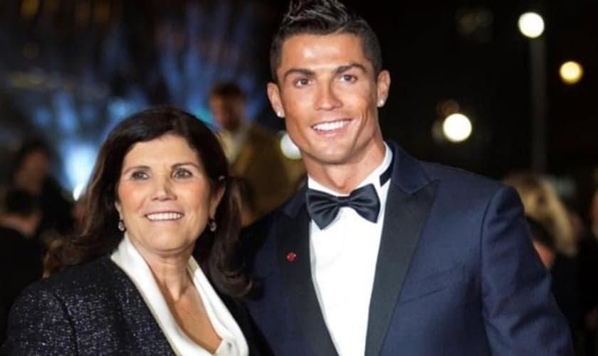 Maria Dolores Alveiro com o filho Cristiano Ronaldo. (Foto: Flash.PT)