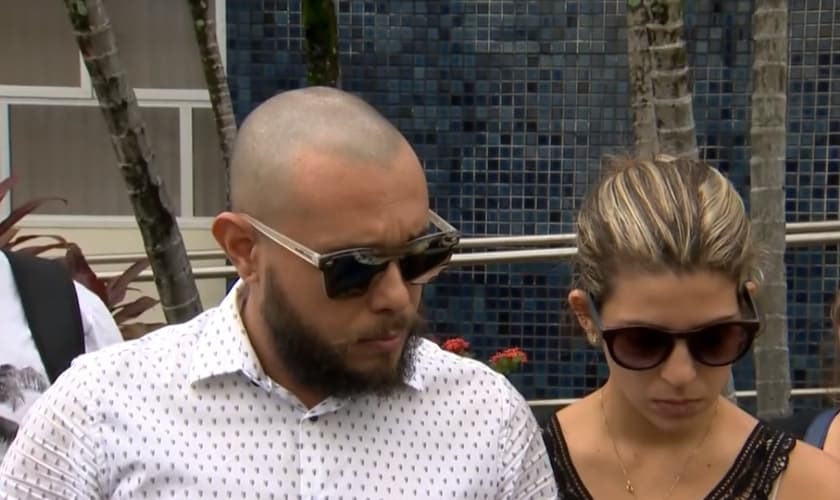 Para ocultar o ato sexual, George agrediu as crianças. (Foto: Reprodução).