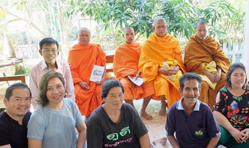 Missionários contam que milagres como este têm aberto portas para o evangelho nas aldeias da Tailândia. (Foto: World Outreach International)