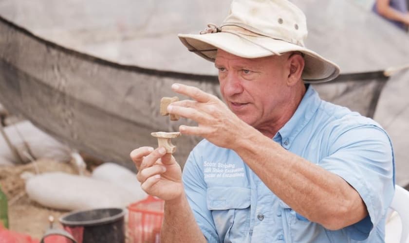 Dr. Stripling observou que explorar a Bíblia por meio da arqueologia é uma forma de se conectar com Deus. (Foto: CBN News).