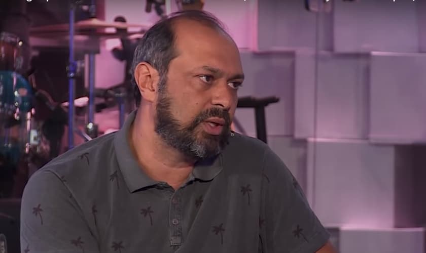 Maurício Soares fala sobre música gospel no programa 'Nova Talk', apresentado pelo pastor Maurício Fragale. (Imagem: Nova Talk)