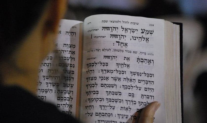 A oração do Shemá marca o início e o fim de um ciclo, seja de um dia ou de uma vida inteira. (Foto: Coffee Shop Rabbi)