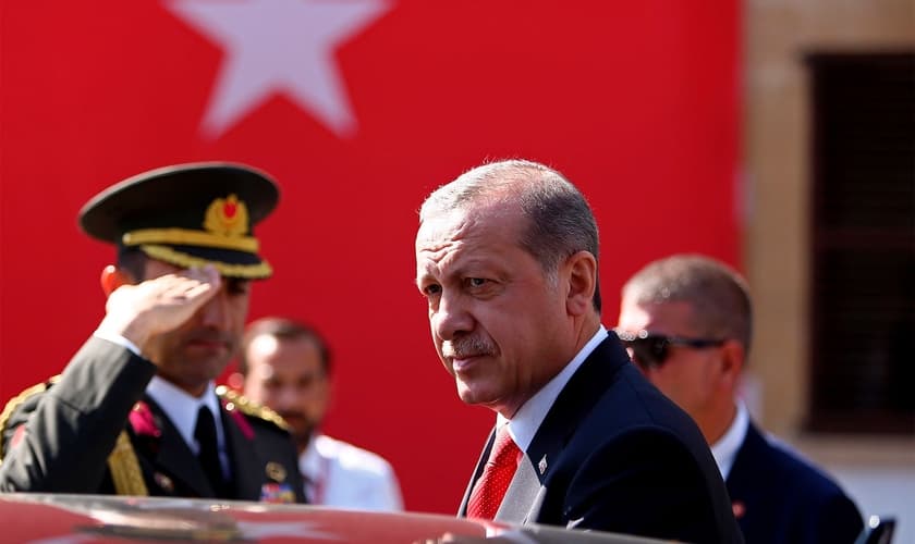 O presidente turco, Recep Tayyip Erdogan, está se movendo contra as ações dos Estados Unidos. (Foto: Reuters/Harun Ukar)