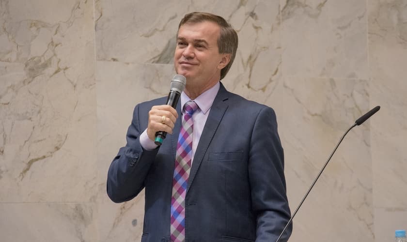 Luiz Hermínio em discurso na Assembleia Legislativa do Estado de São Paulo. (Foto: Guiame/Marcos Paulo Correa)
