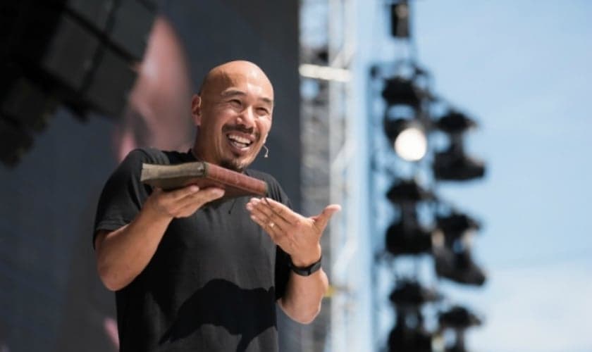 Pastor Francis Chan lembra como os cristãos perseguidos reagiram quando conheceram a realidade da nossa igreja. (Foto: Reprodução)