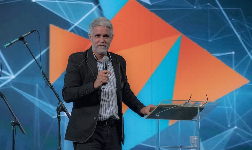 Pastor Claudio Duarte durante pregação na Expo Cristã, em São Paulo. (Foto: Guiame/Marcos Paulo Corrêa)